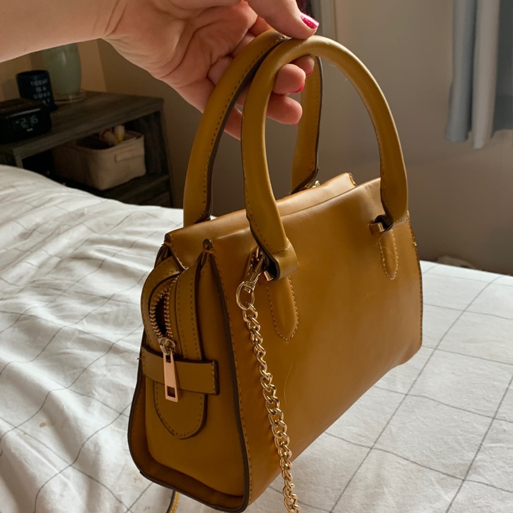 a new day ladies Mustard Yellow Purse/Handbag/Crossbody